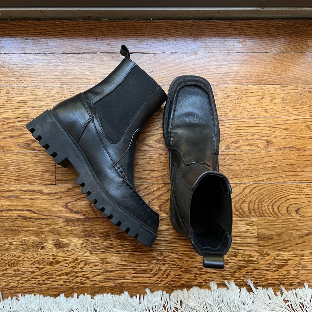 Mango leather track sole ankle boots 7.5